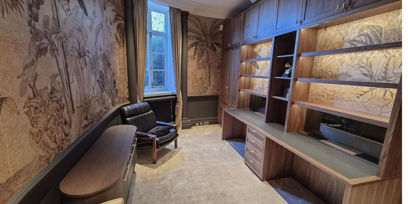 Built-in desk and shelving, private study